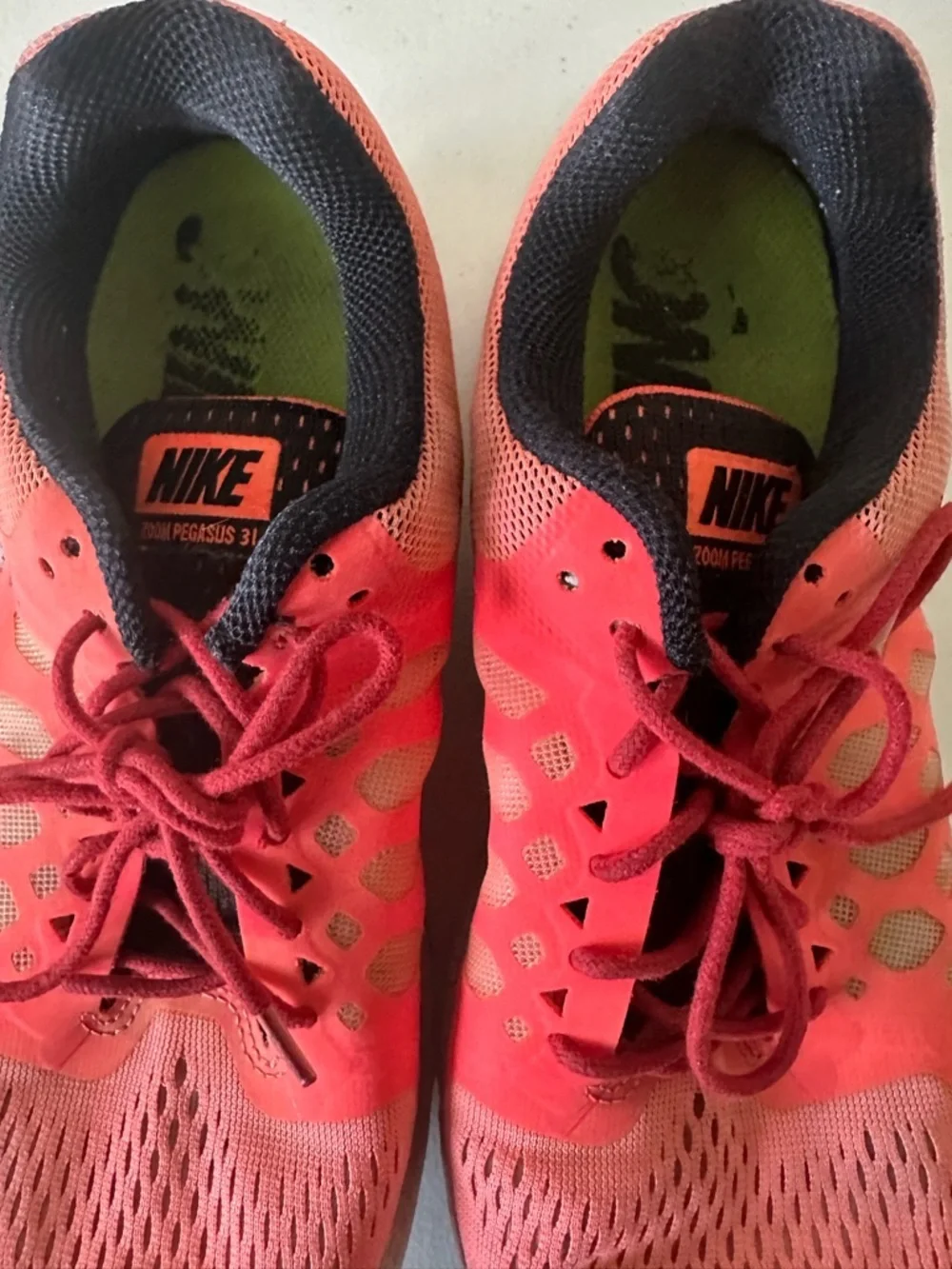 Nike Women’s Coral Athletic Running Shoes size8/ pre owned
